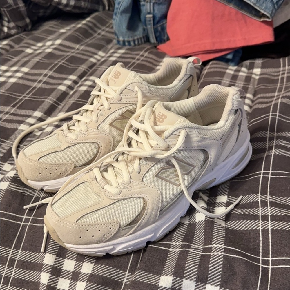 New Balance Women's Cream Sneakers